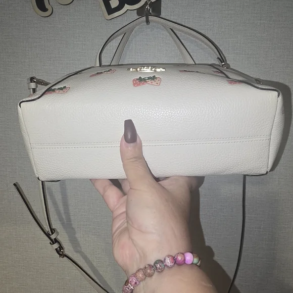 Coach Kacey Satchel bag in chalk pebbled leather with a strawberry print - Picture 4 of 5
